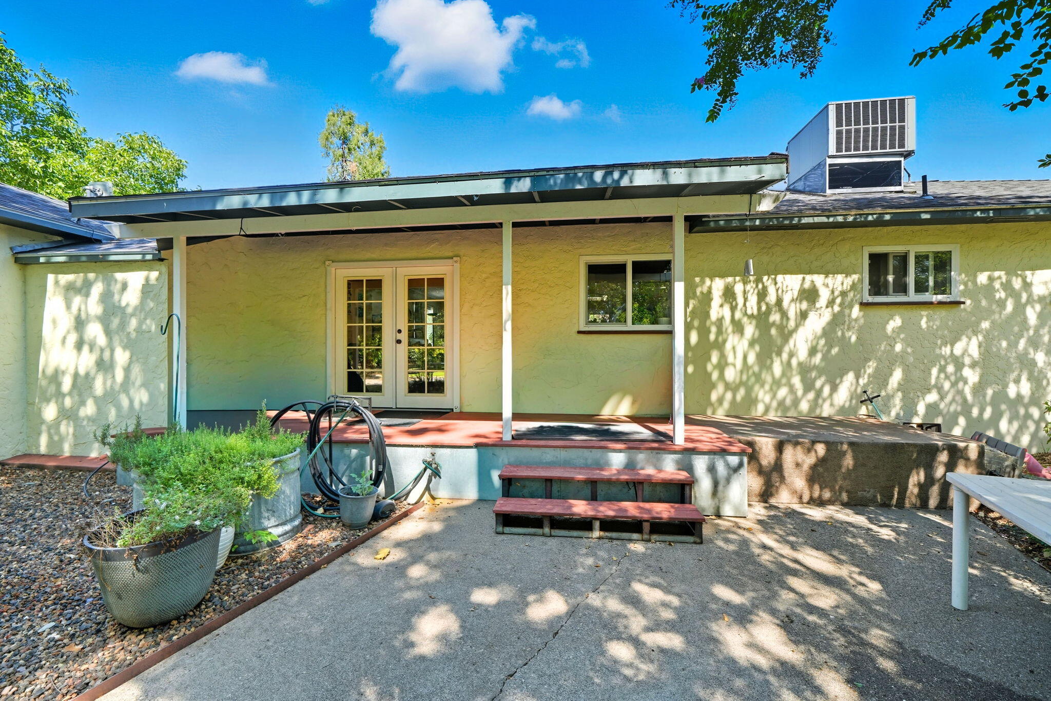 25031 Kauffman Avenue Red Bluff, CA 96080 - Photo 28 of 57 Back porch