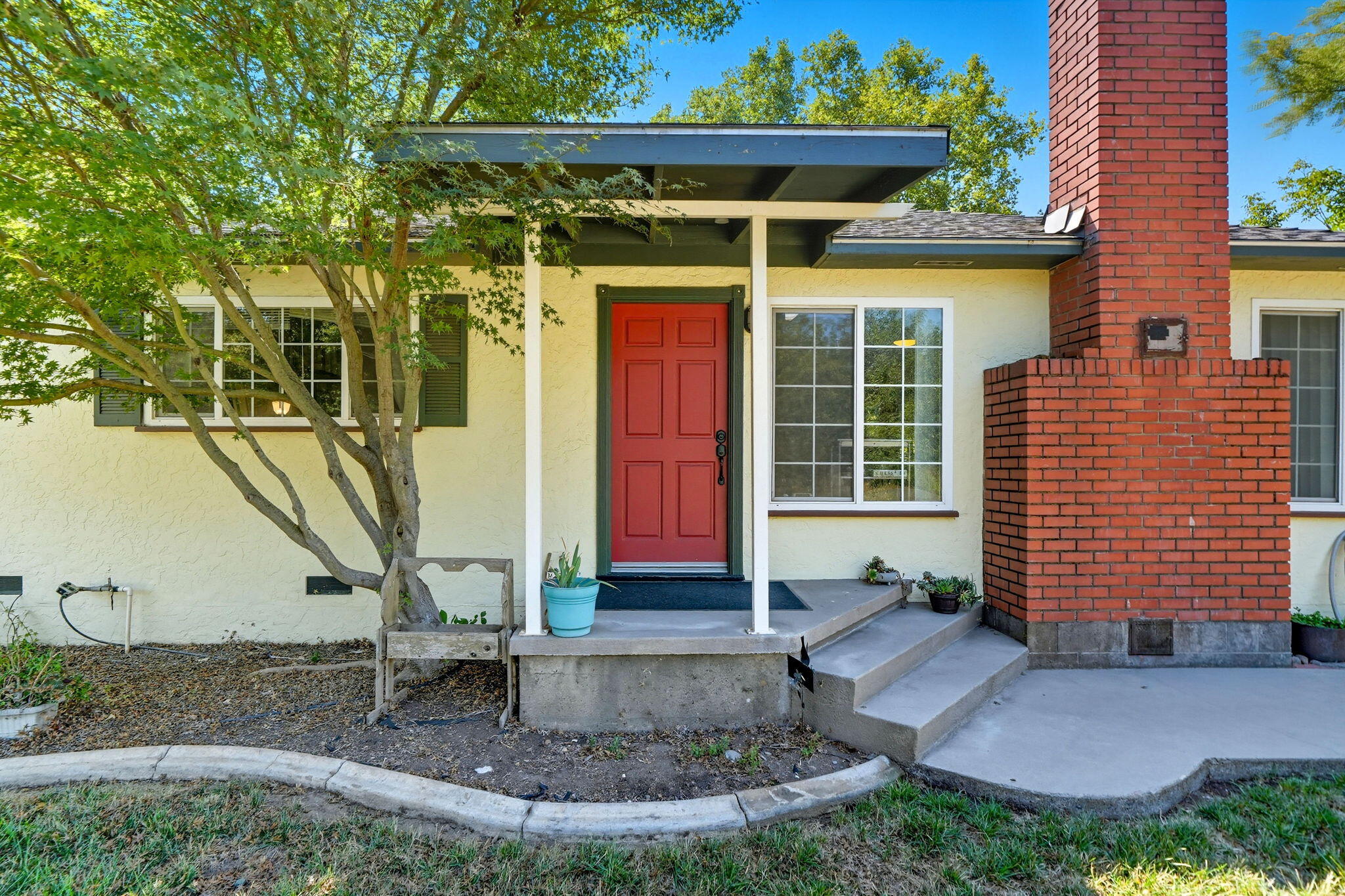 25031 Kauffman Avenue Red Bluff, CA 96080 - Photo 3 of 57 Entry