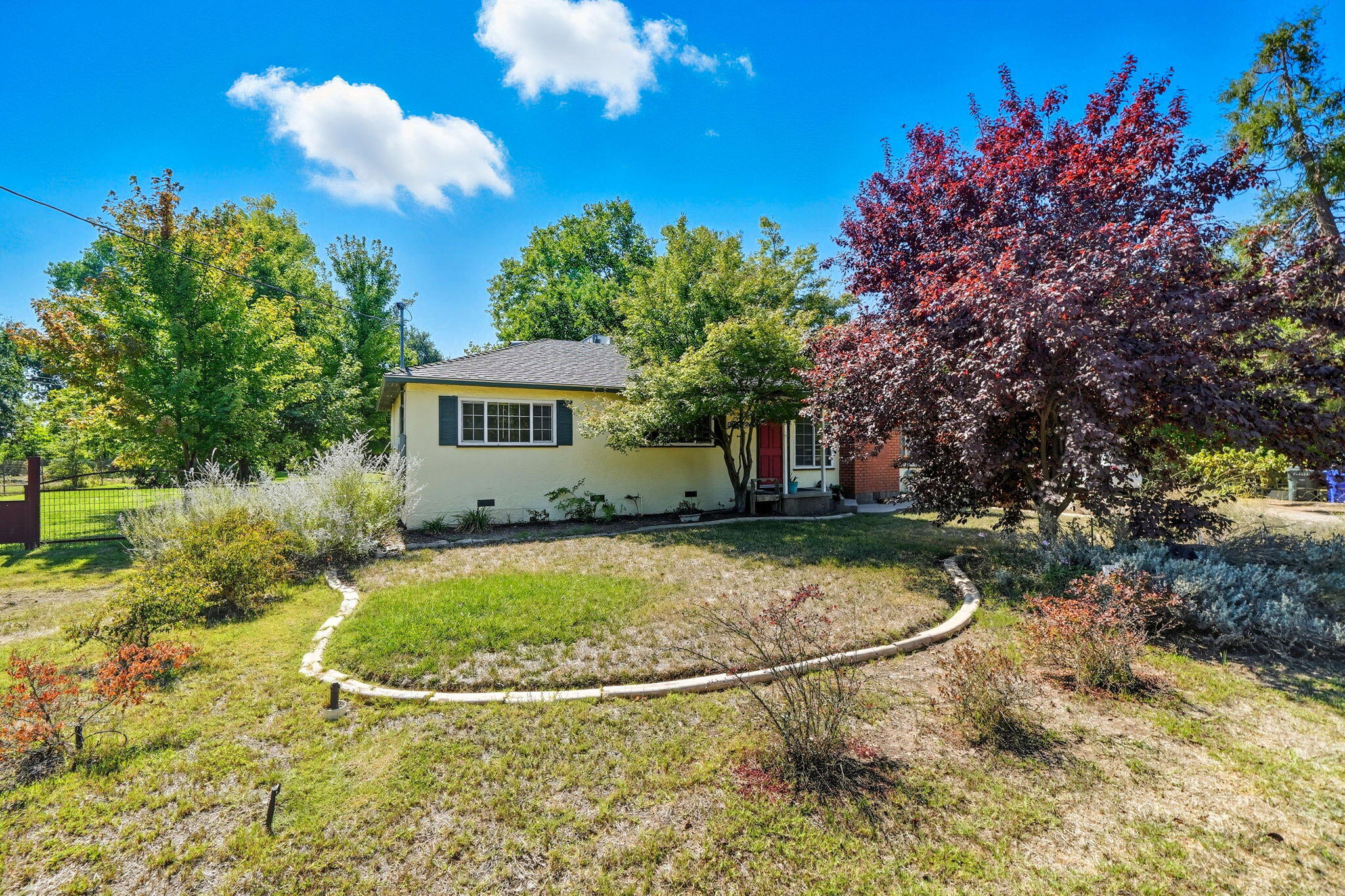 25031 Kauffman Avenue Red Bluff, CA 96080 - Photo 43 of 57 Front yard & landscaping