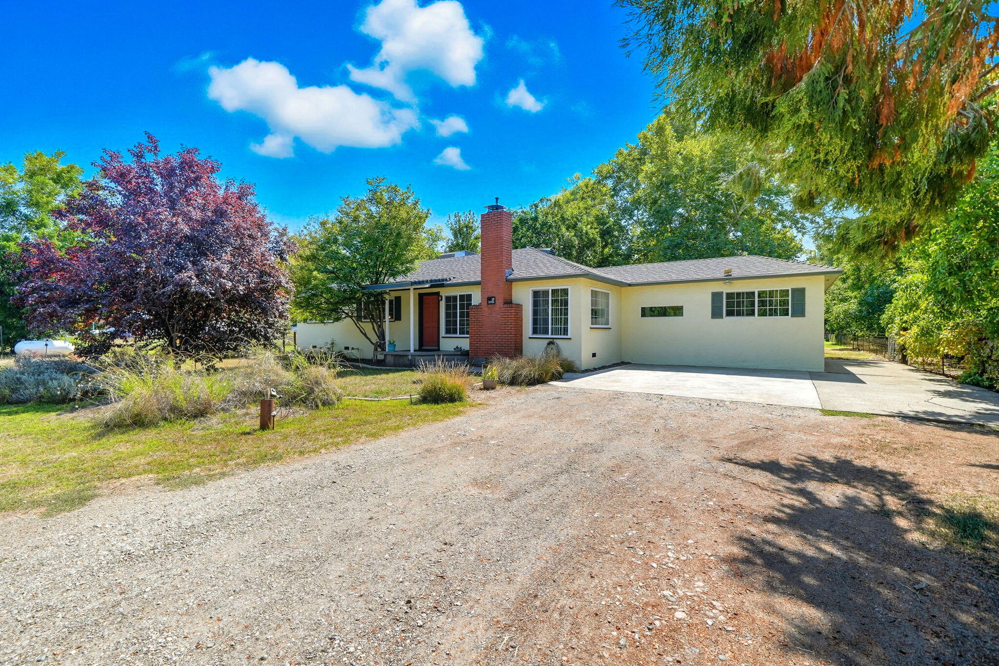 25031 Kauffman Avenue Red Bluff, CA 96080 - Photo 44 of 57 Front yard & landscaping