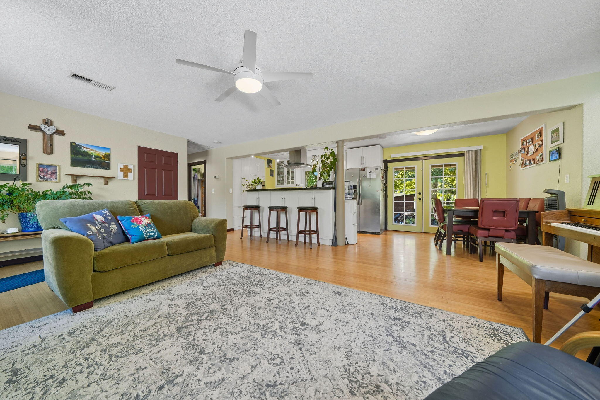 25031 Kauffman Avenue Red Bluff, CA 96080 - Photo 6 of 57 living room & kitchen