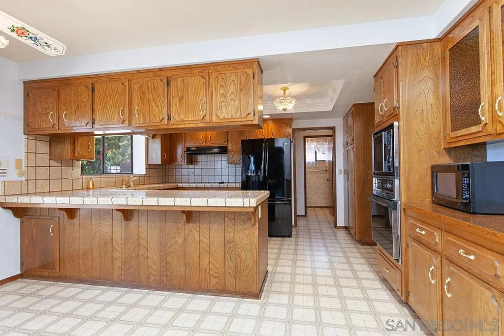 406 Mason Road Vista, CA 92084 - Photo 11 of 25 Gallery Image 11