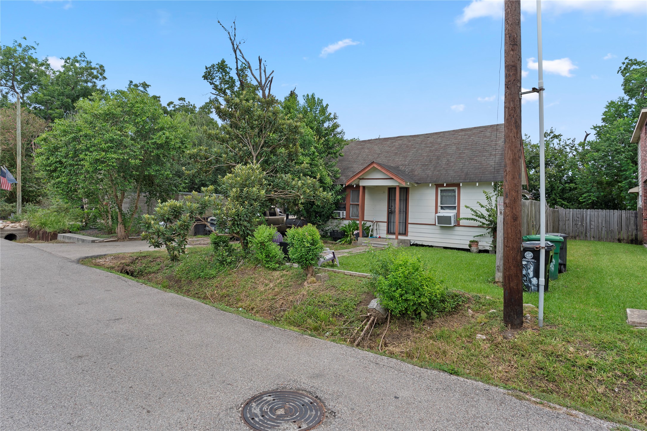 5902 Grace Lane Houston, TX 77021 - Photo 2 of 7