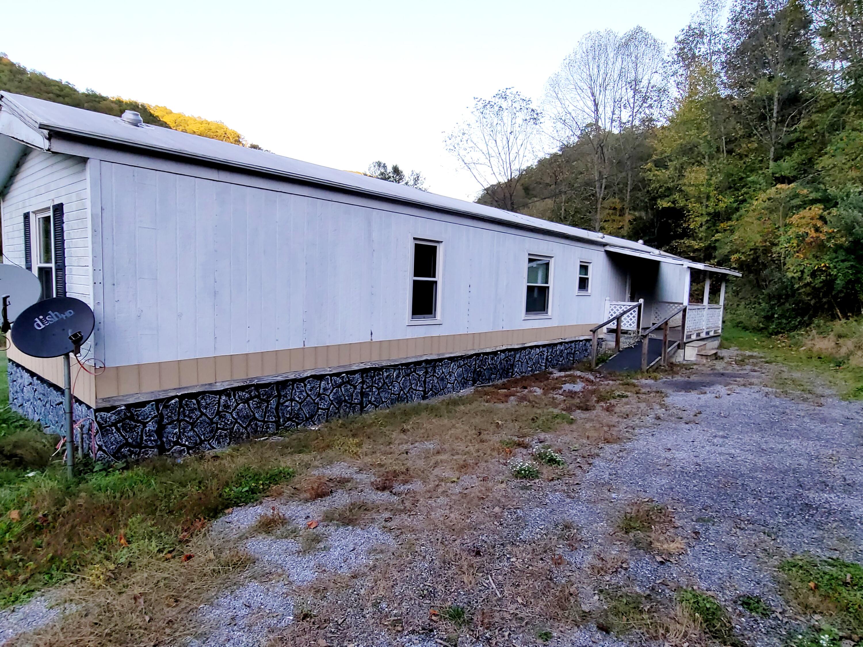 189 Richard Long Road Dante, VA 24237 - Photo 23 of 34 20211017_183033