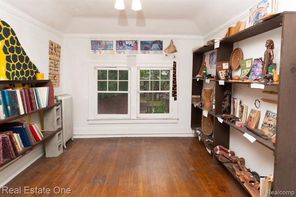 2136 Seminole Street Detroit, MI 48214 - Photo 33 of 37 Gallery Image 33