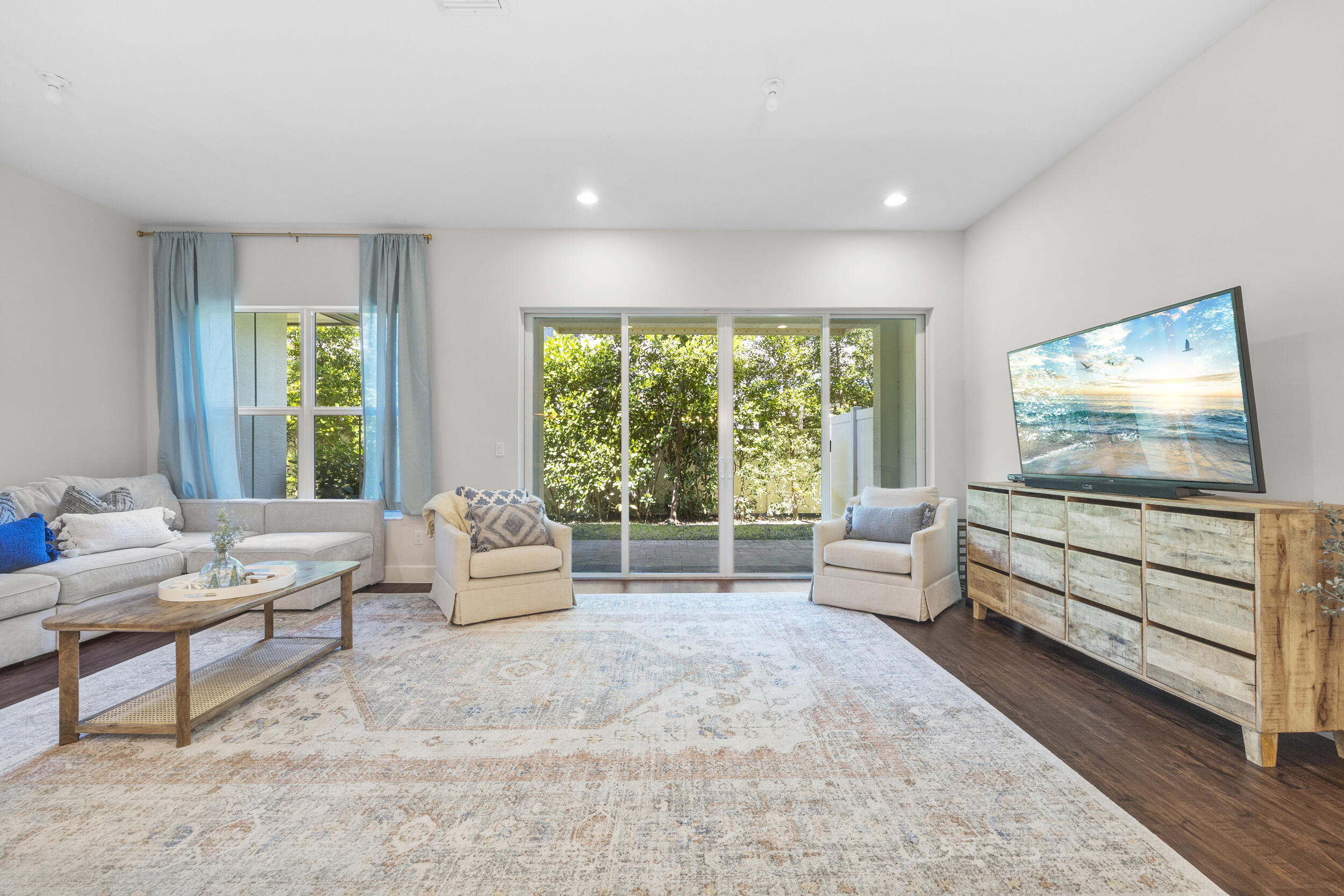 4809 Pointe Midtown Road Palm Beach Gardens, FL 33418 - Photo 13 of 41 Living room