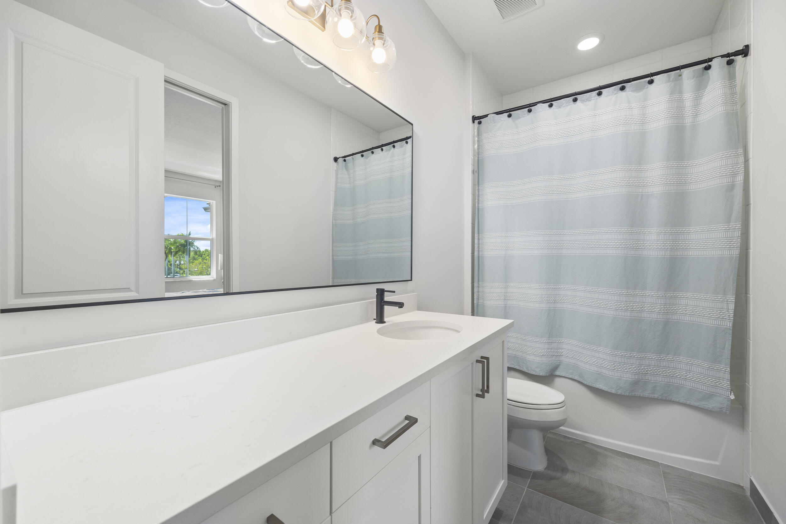 4809 Pointe Midtown Road Palm Beach Gardens, FL 33418 - Photo 28 of 41 Bathroom