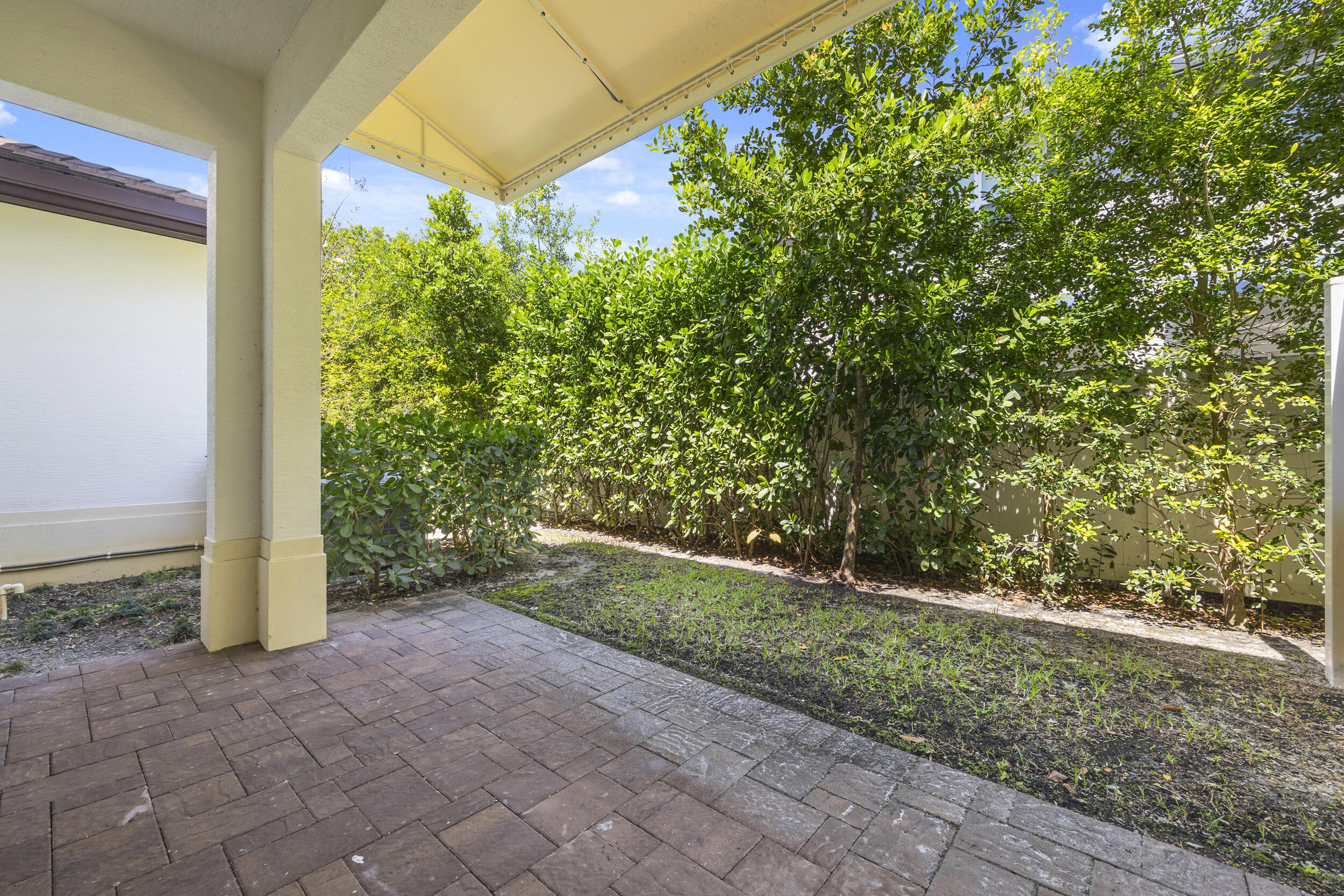 4809 Pointe Midtown Road Palm Beach Gardens, FL 33418 - Photo 33 of 41 Back patio