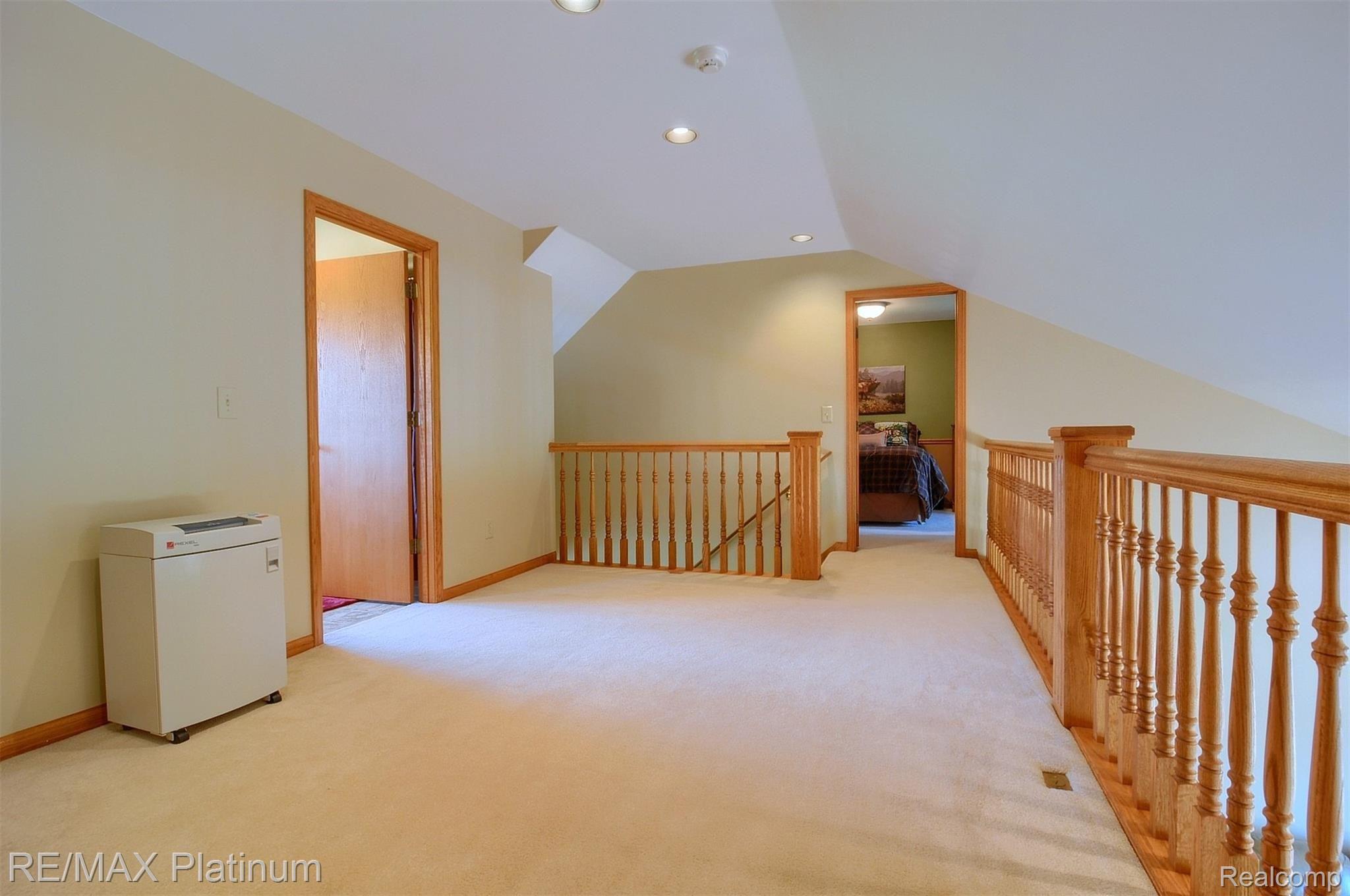 7766 Clyde Road Fenton, MI 48430 - Photo 14 of 31 14-2nd Floor Landing.jpg