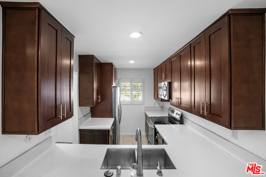 26251 Vermont Avenue, Unit 103 Harbor City, CA 90710 - Photo 7 of 31