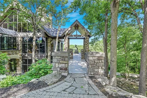 $4,500,000 | 16900 South Highland Ridge Drive, Loch Lloyd, MO 64012