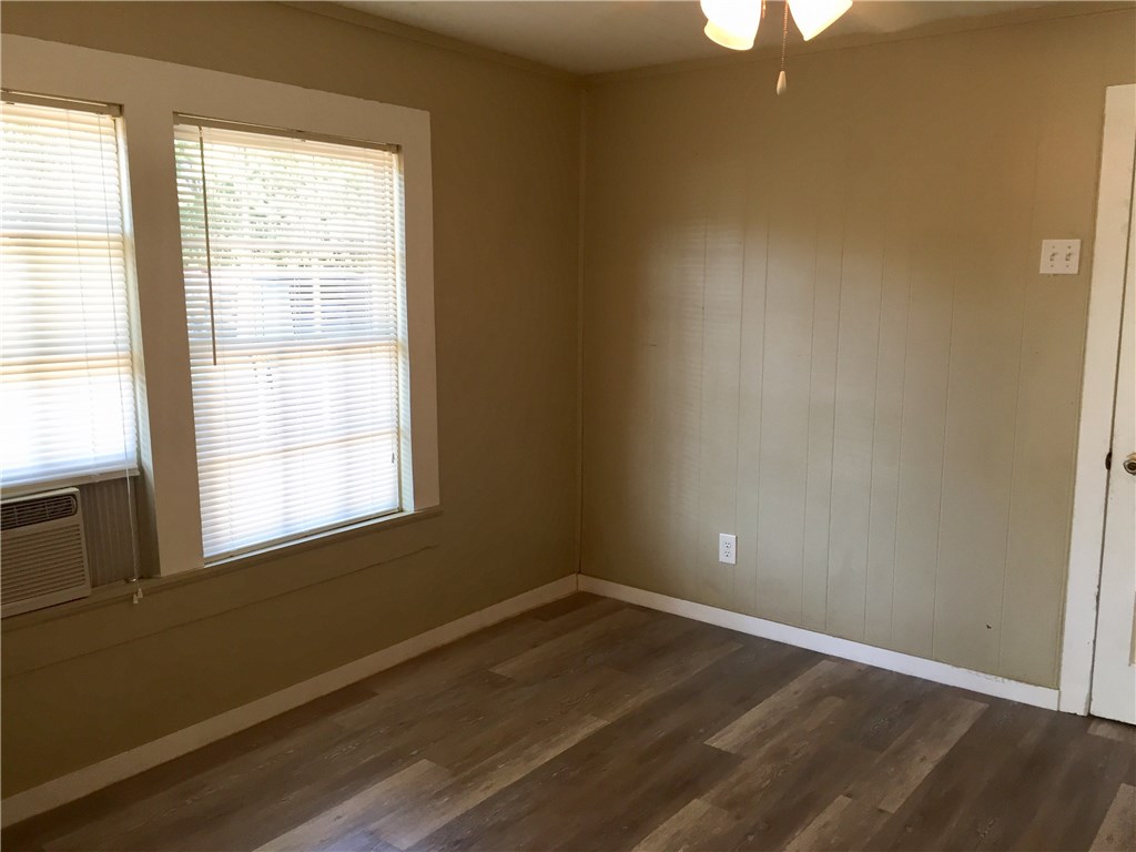 2305 Main Street Bastrop, TX 78602 - Photo 7 of 11