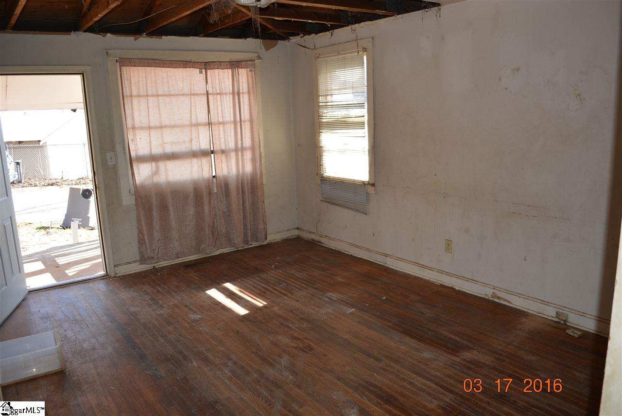 19 A Loop Street Greenville, SC 29609 - Photo 11 of 28 Gallery Image 11