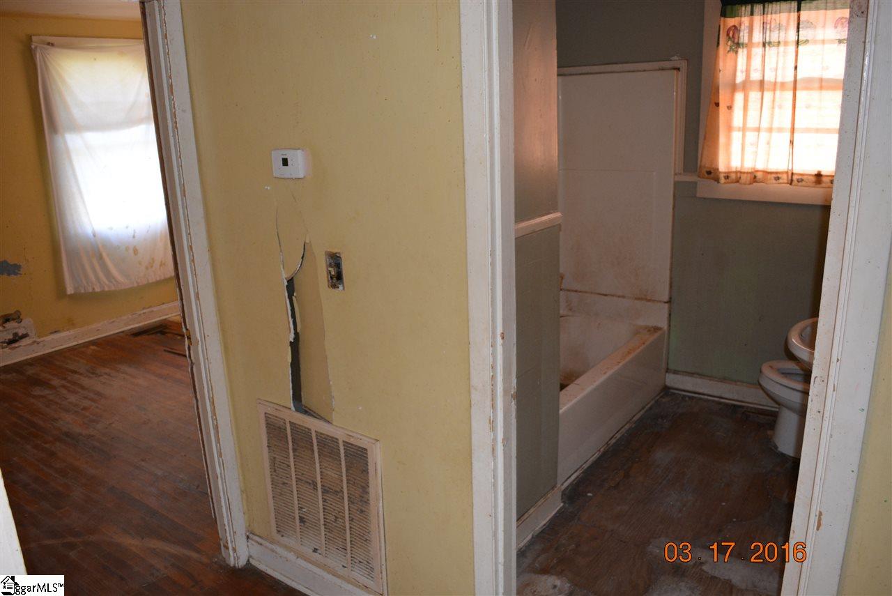 19 A Loop Street Greenville, SC 29609 - Photo 16 of 28 Gallery Image 16