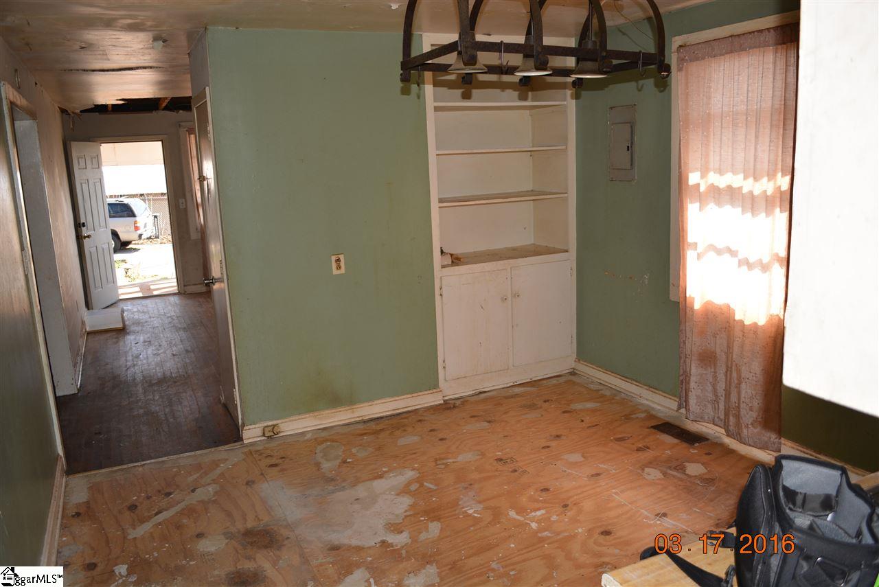 19 A Loop Street Greenville, SC 29609 - Photo 10 of 28 Gallery Image 10
