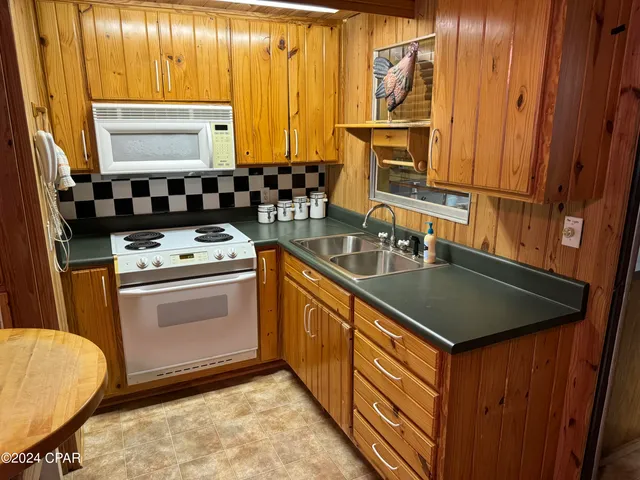 $359,900 | 199 North Duck Avenue, Wewahitchka, FL 32465