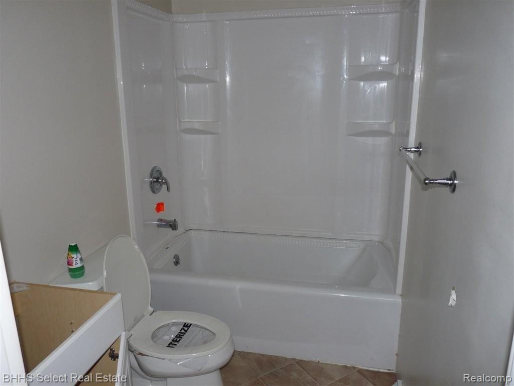26137 Superior Road Taylor, MI 48180 - Photo 10 of 10 bathroom