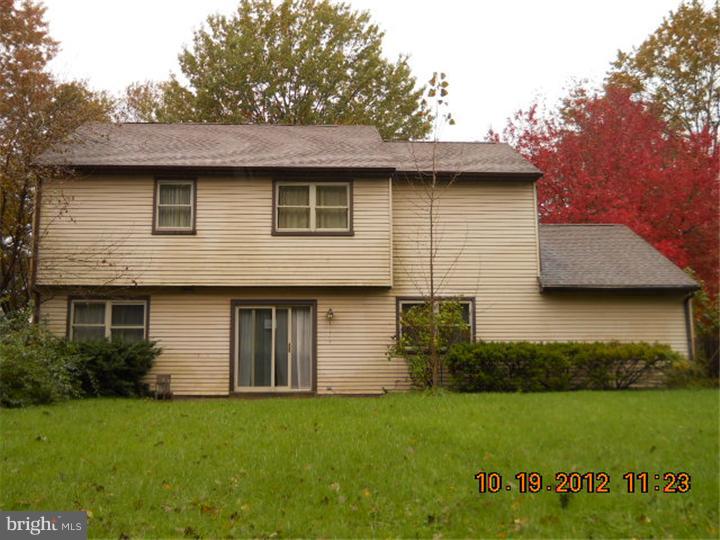 25 Heather Valley Road Holland, PA 18966 - Photo 3 of 9 Exterior Back