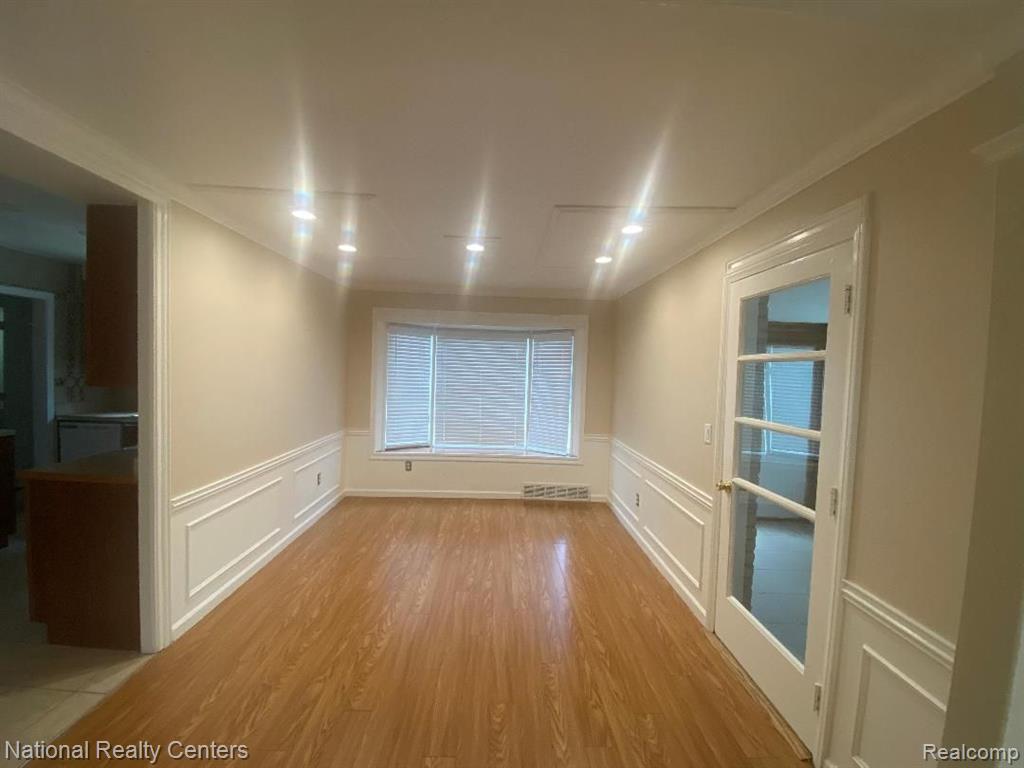 426 Moross Road Grosse Pointe, MI 48236 - Photo 7 of 36