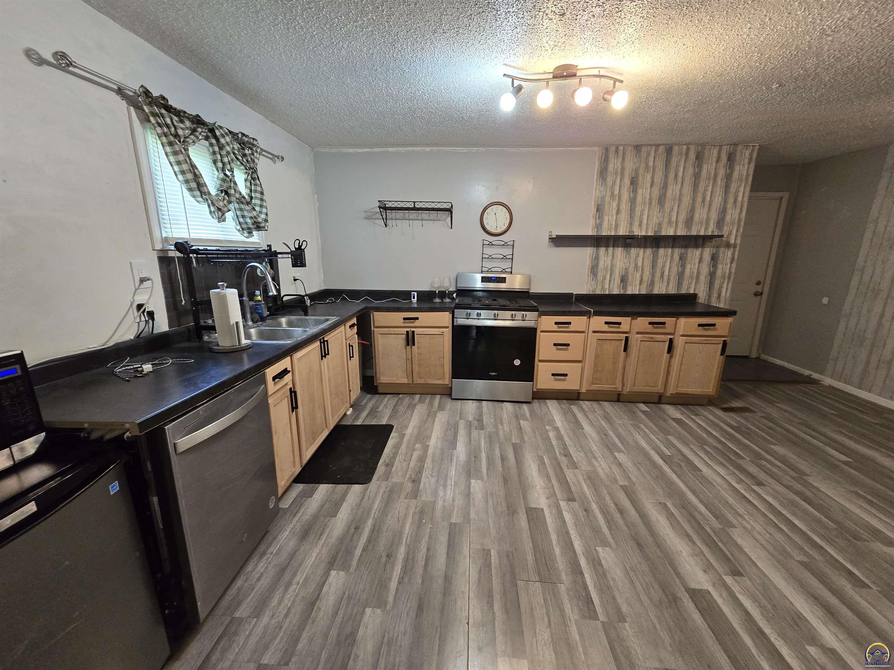 1219 Brook Street Lawrence, KS 66044 - Photo 13 of 30