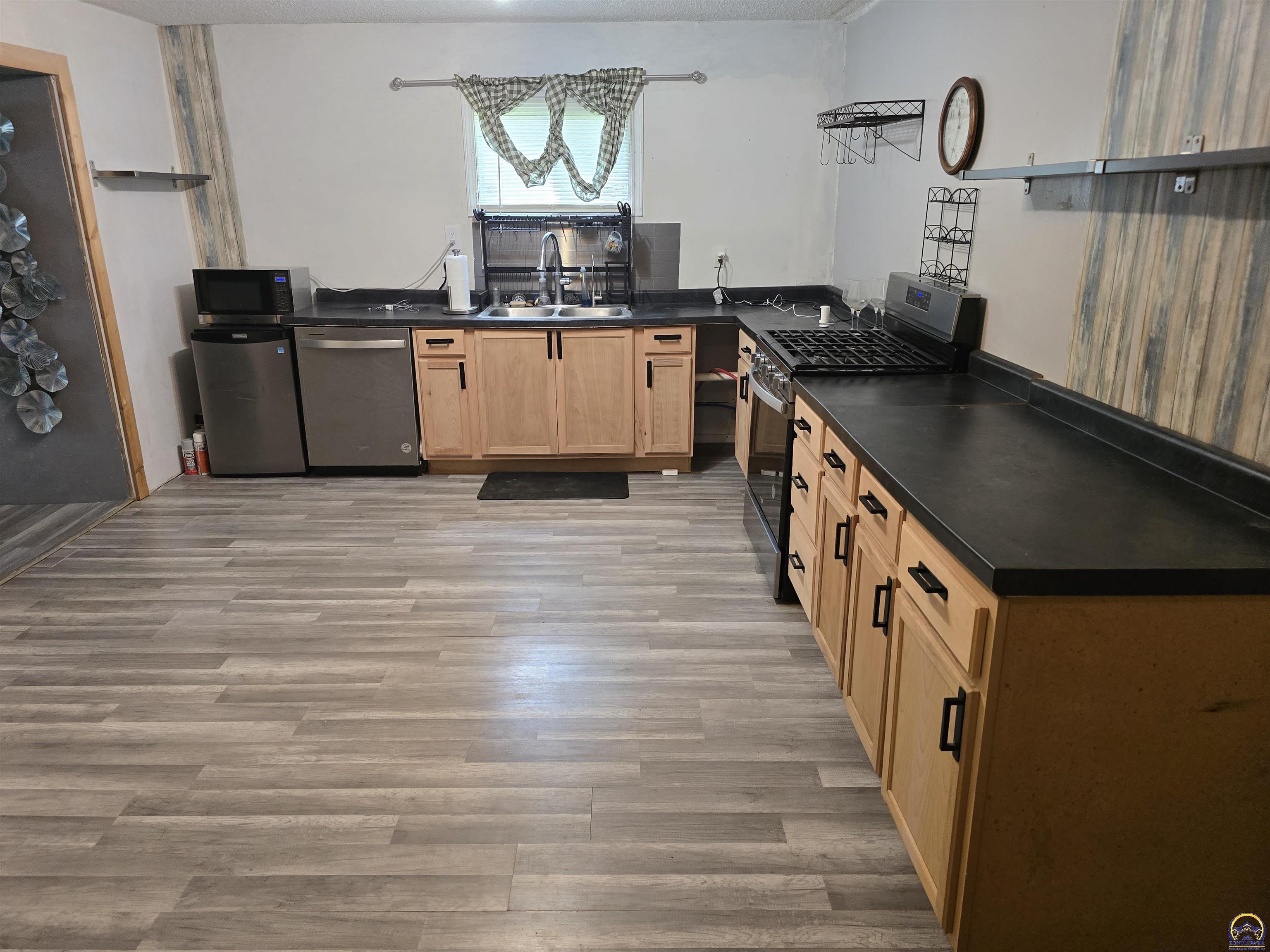 1219 Brook Street Lawrence, KS 66044 - Photo 15 of 30