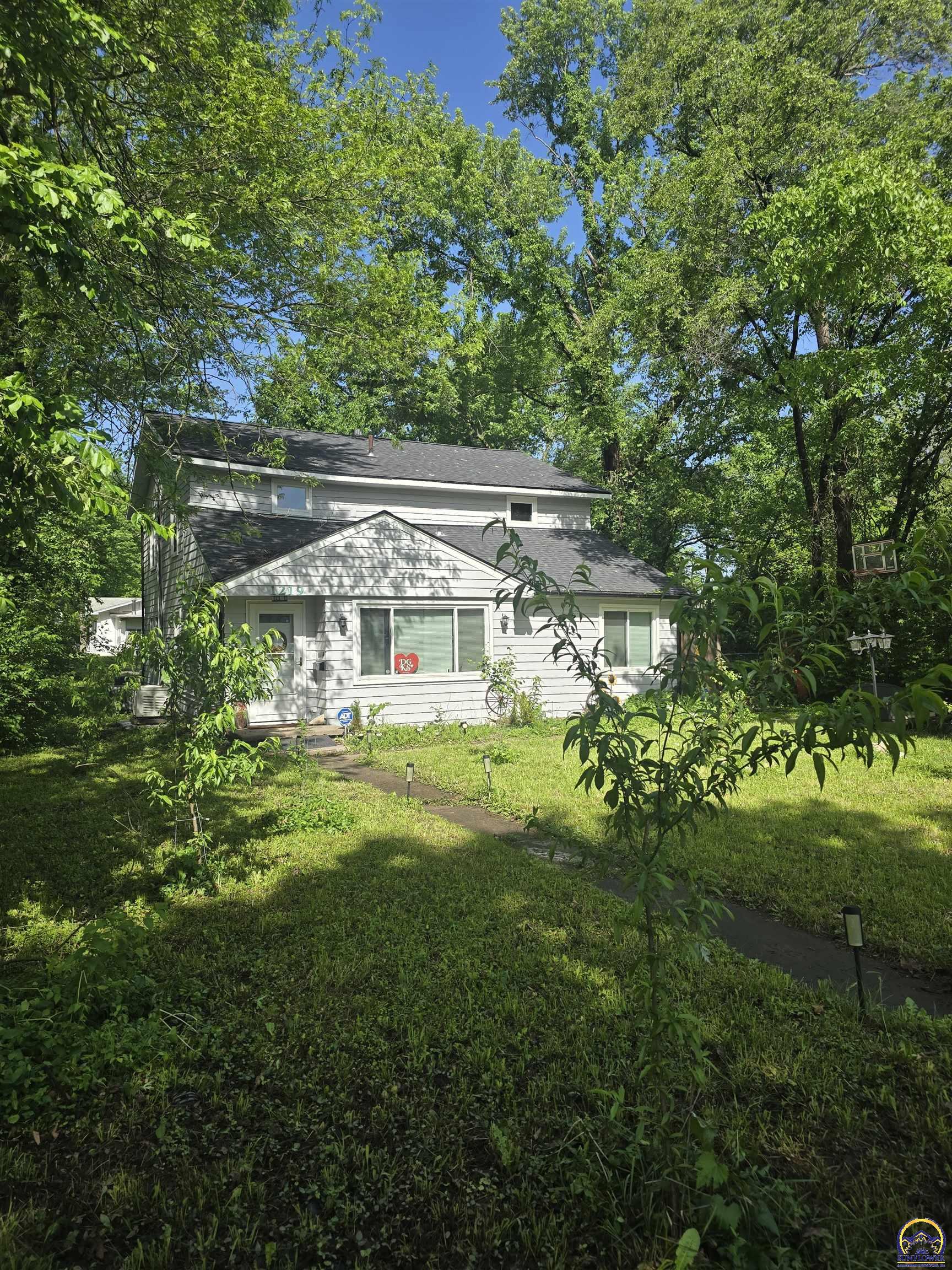 1219 Brook Street Lawrence, KS 66044 - Photo 3 of 30