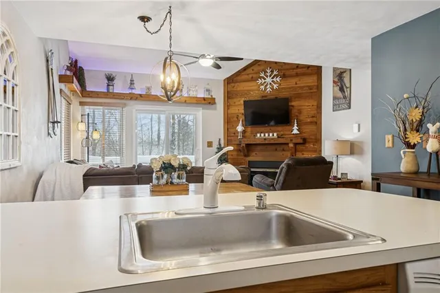 $269,900 | 5103 Summit Drive, Hidden Valley, PA 15502