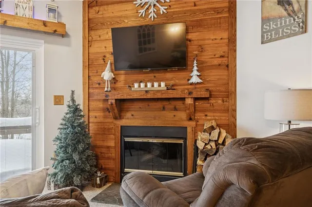 $269,900 | 5103 Summit Drive, Hidden Valley, PA 15502