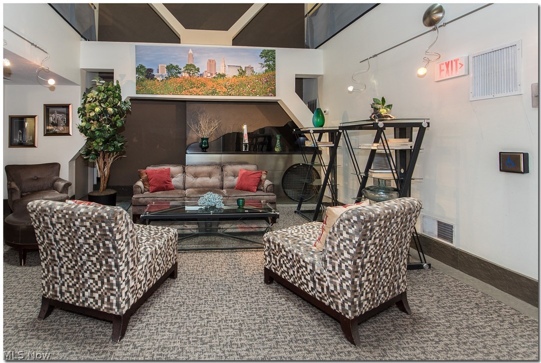 1237 Washington Avenue, Unit 1209 Cleveland, OH 44113 - Photo 29 of 33 ELEGANT FRONT LOBBY