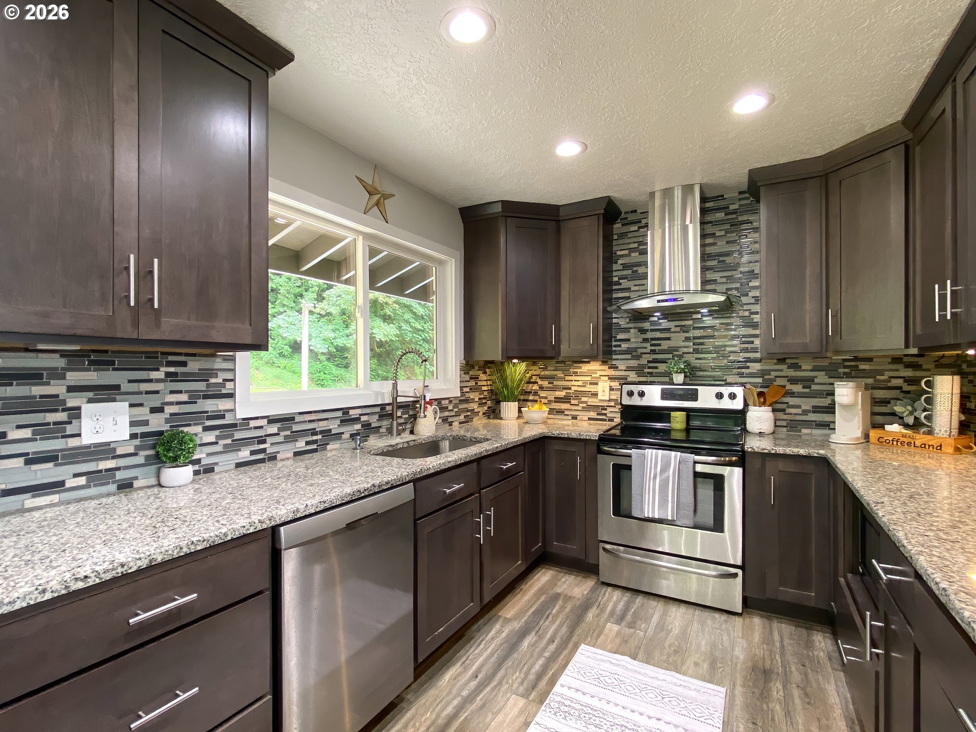 28960 Southeast Stone Road Gresham, OR 97080 - Photo 4 of 40 Kitchen