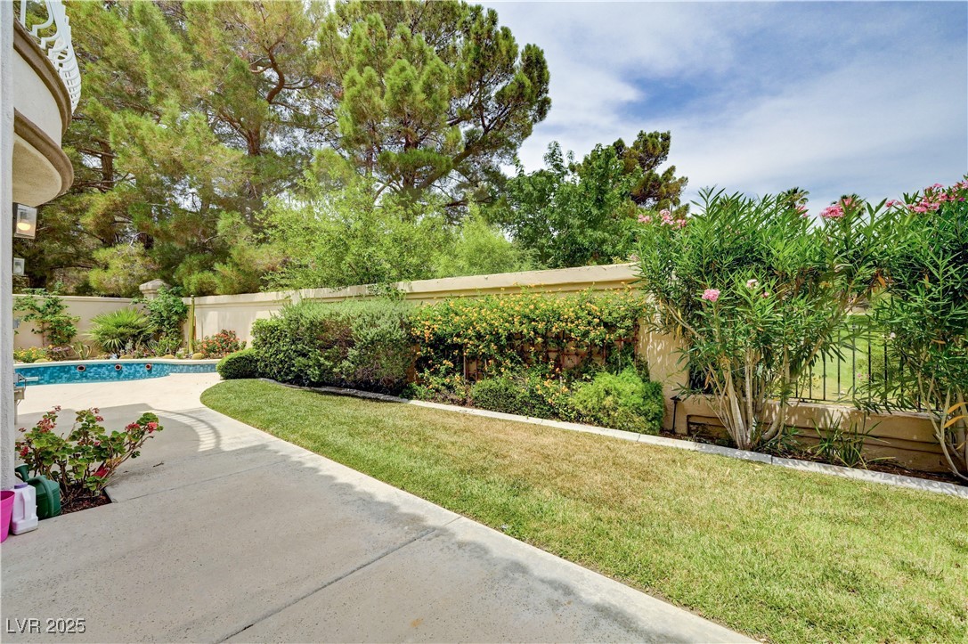 8224 Horseshoe Bend Lane Las Vegas, NV 89113 - Photo 29 of 33