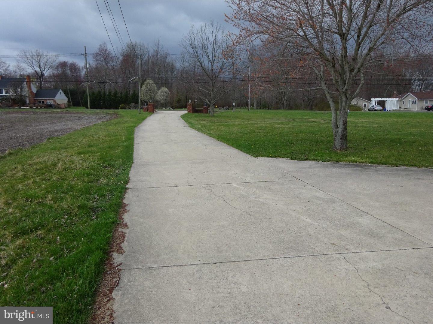 306 Red Lion Road Southampton, NJ 08088 - Photo 7 of 25 Driveway