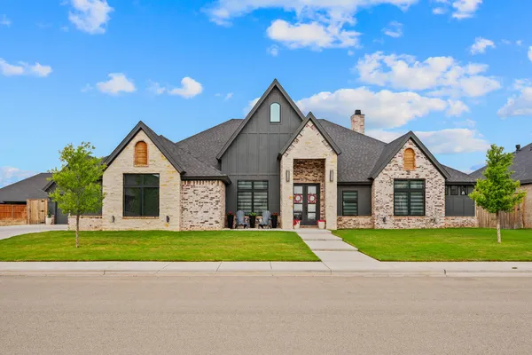 $825,000 | 803 Avenue U, Shallowater, TX 79363