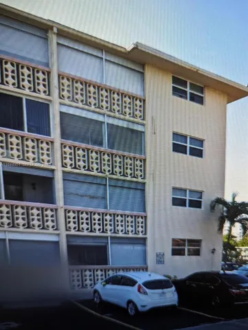 $250,000 | 211 Northeast 8th Avenue, Unit 209, Hallandale Beach, FL 33009