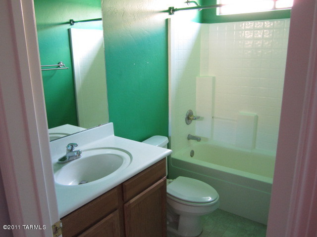8429 East Sarnoff Ridge Loop Tucson, AZ 85710 - Photo 15 of 18