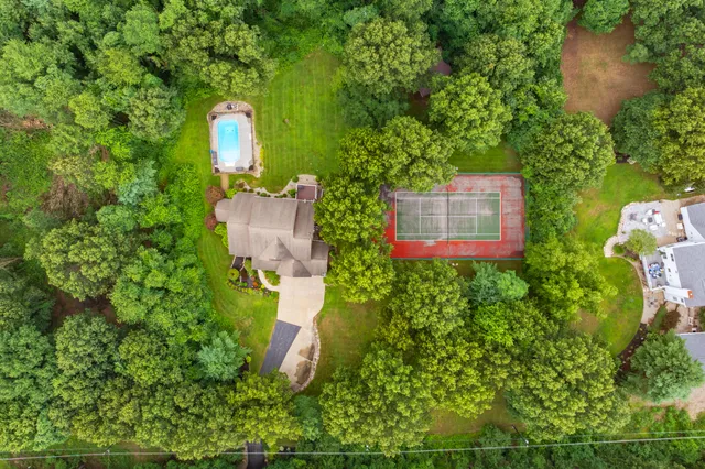 $874,900 | 9116 South 6th Street, Kalamazoo, MI 49009