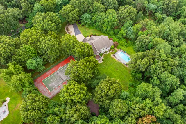 $874,900 | 9116 South 6th Street, Kalamazoo, MI 49009