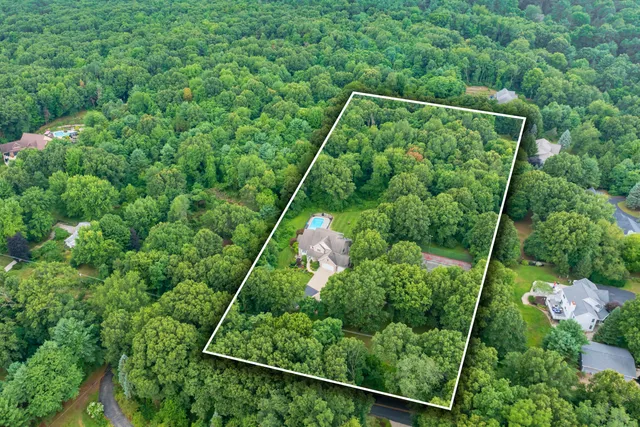 $874,900 | 9116 South 6th Street, Kalamazoo, MI 49009