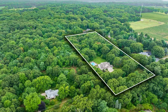 $874,900 | 9116 South 6th Street, Kalamazoo, MI 49009