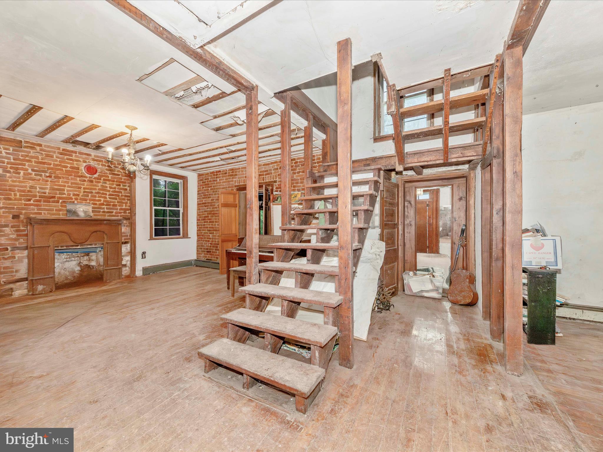 6753 Dickerson Road Dickerson, MD 20842 - Photo 22 of 49 foyer staircase