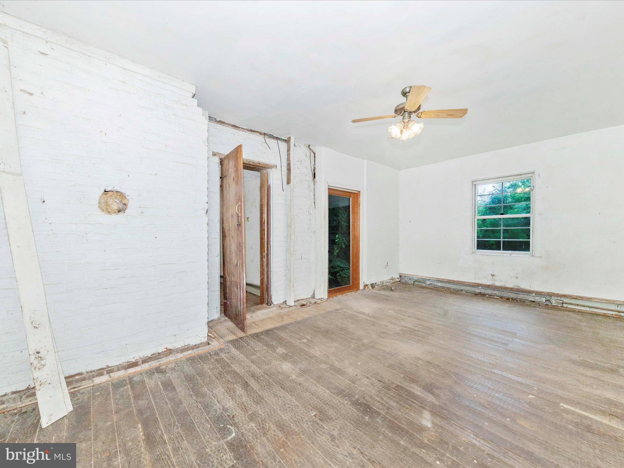 6753 Dickerson Road Dickerson, MD 20842 - Photo 25 of 49 Master bedroom with loft/attic access
