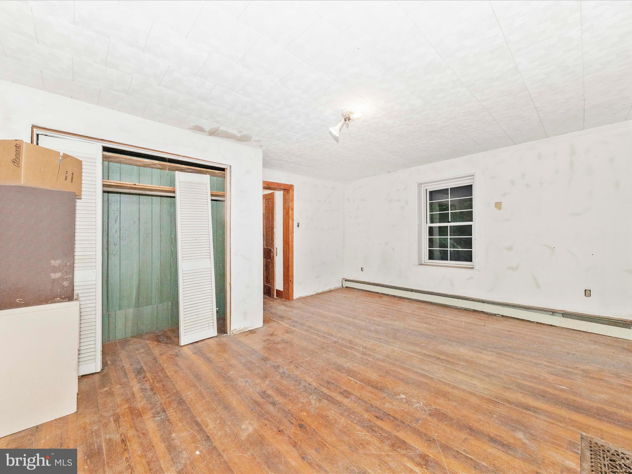 6753 Dickerson Road Dickerson, MD 20842 - Photo 29 of 49 Bedroom 2