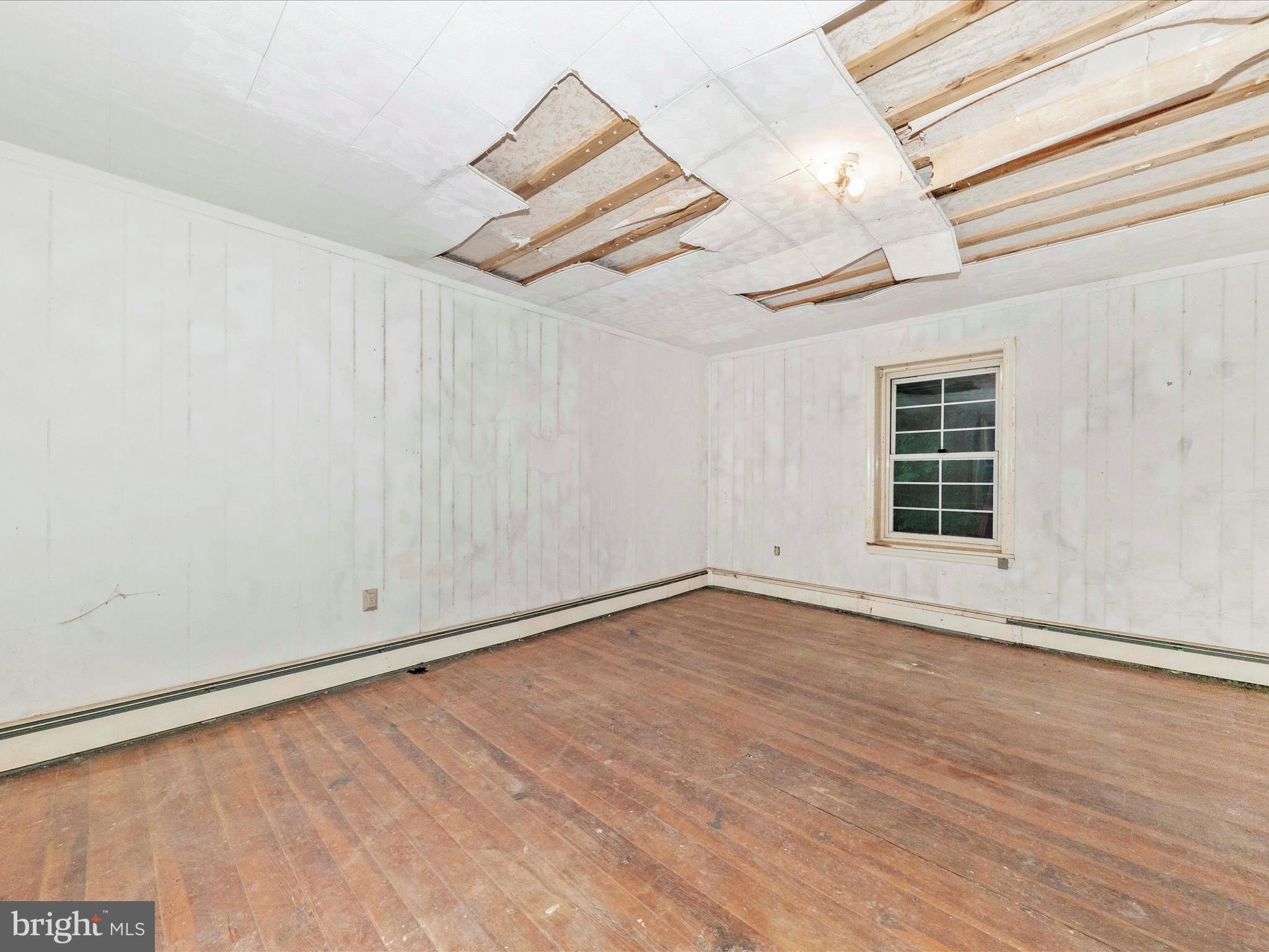 6753 Dickerson Road Dickerson, MD 20842 - Photo 33 of 49 Bedroom 1