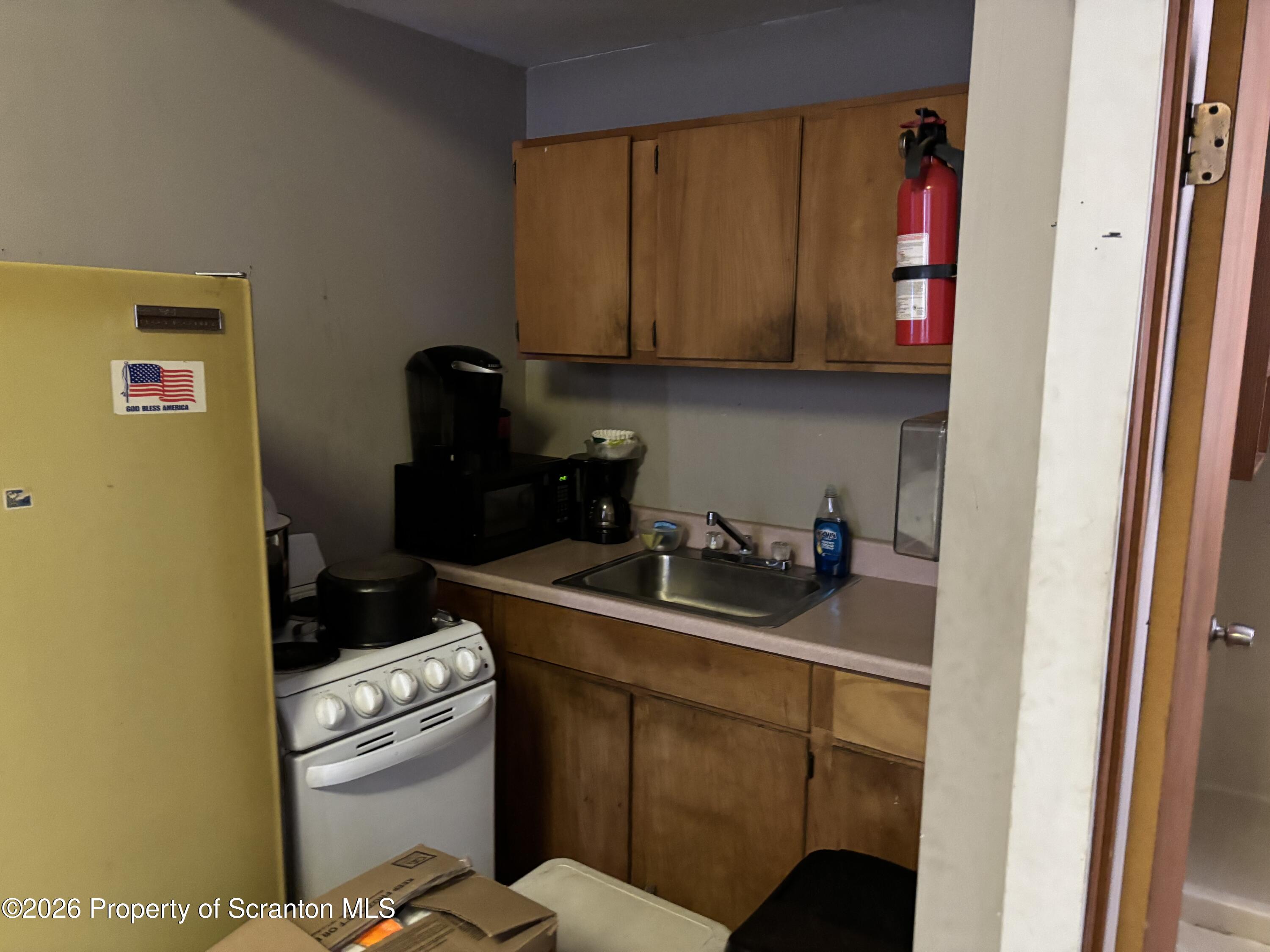 139 North Main Avenue Scranton, PA 18504 - Photo 6 of 23 IMG_0911