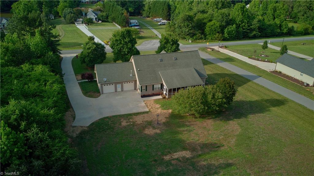 2034 Waterford Pointe Road Lexington, NC 27292 - Photo 5 of 38