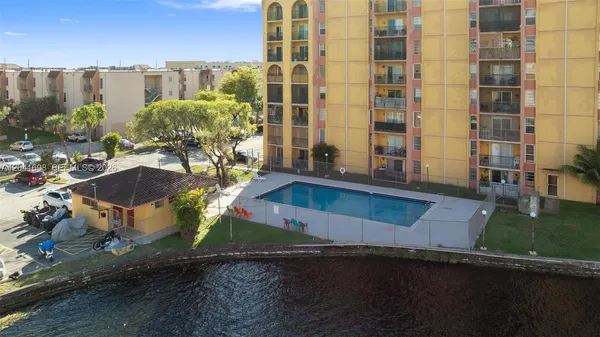 $2,200 | 4801 Northwest 7th Street, Unit 10916, Miami, FL 33126