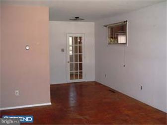18 Midfield Road New Castle, DE 19720 - Photo 2 of 5 Dining Room