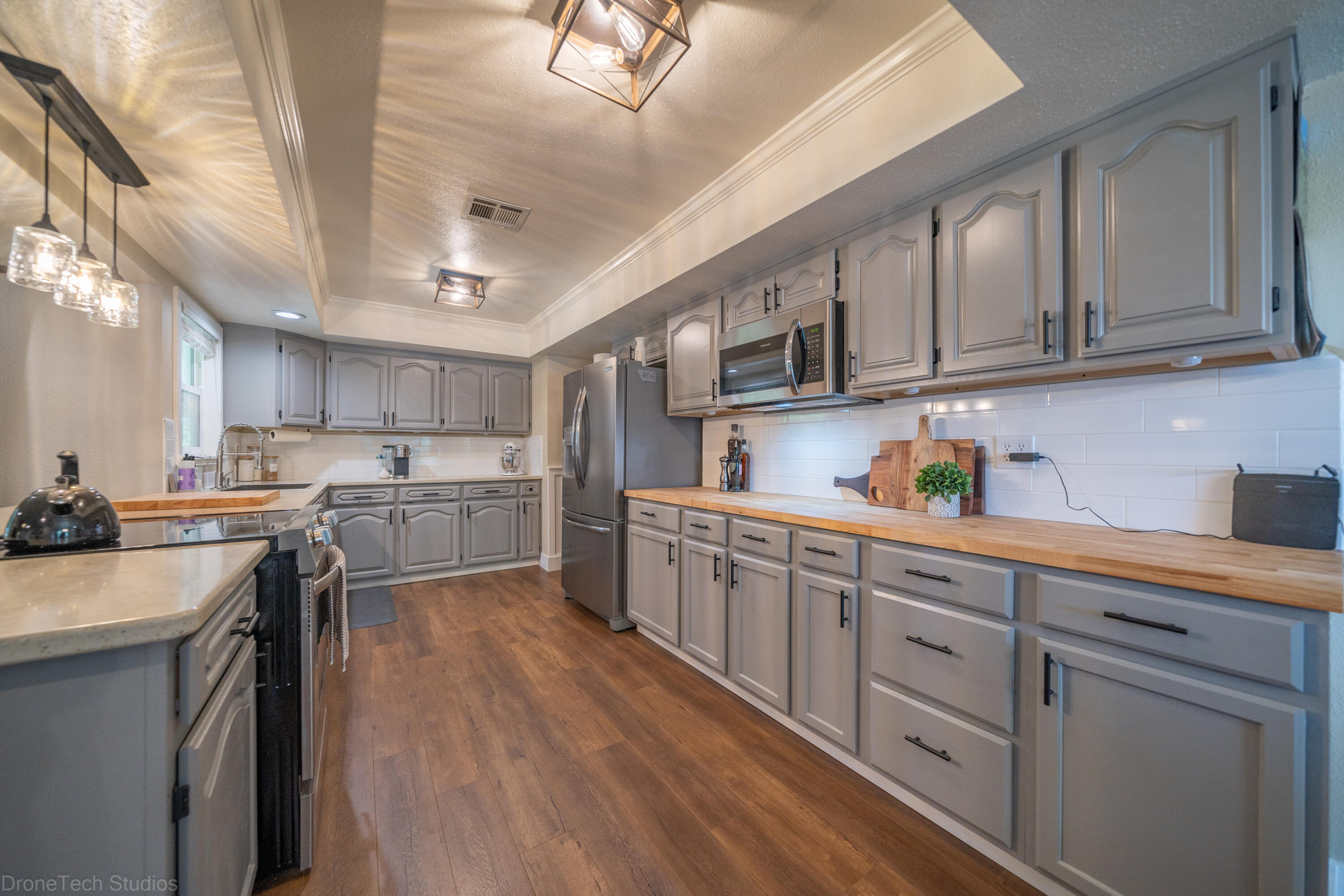 3689 Suzanne Way Redding, CA 96002 - Photo 14 of 58 3689 Suzanne Way-26