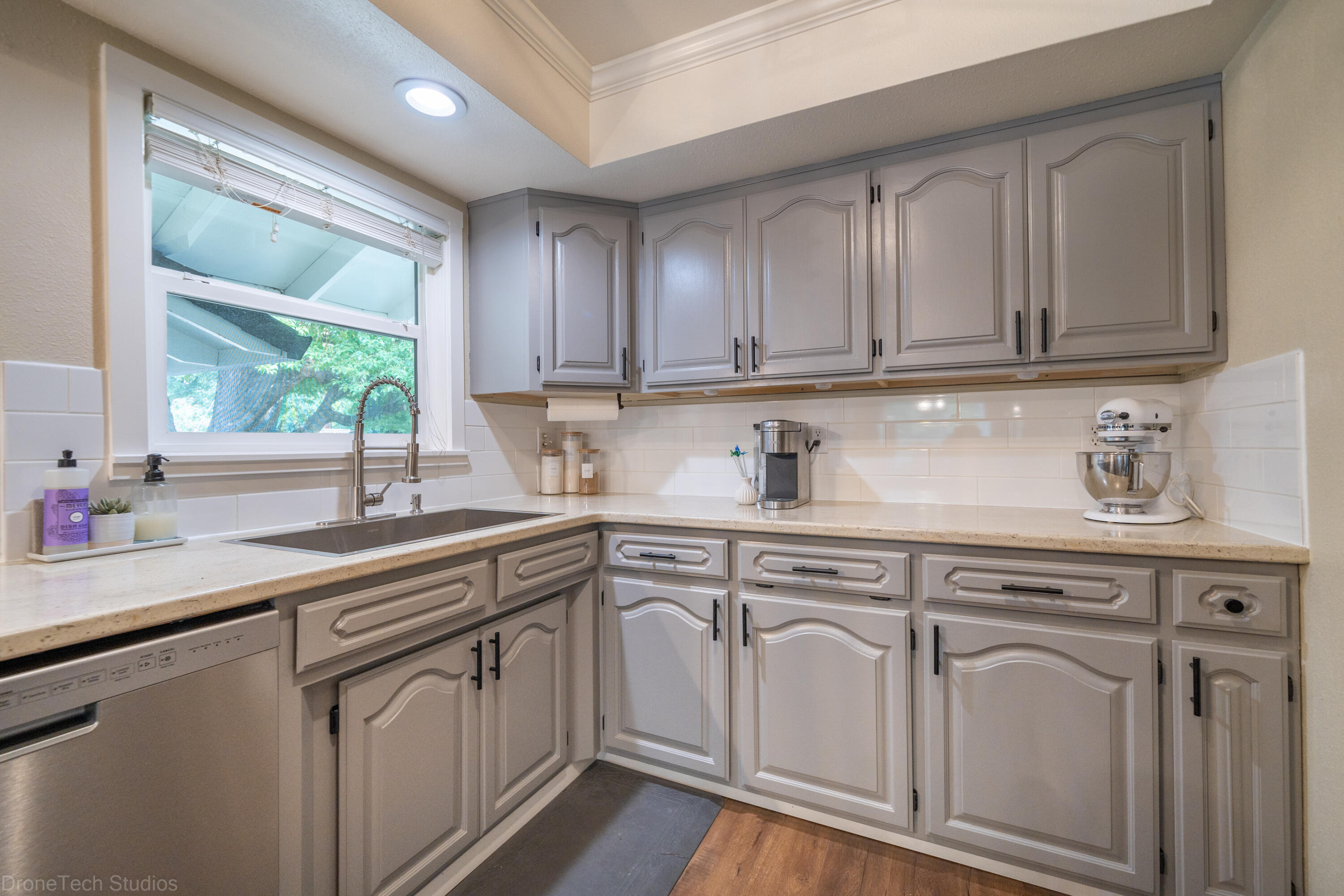 3689 Suzanne Way Redding, CA 96002 - Photo 15 of 58 3689 Suzanne Way-27