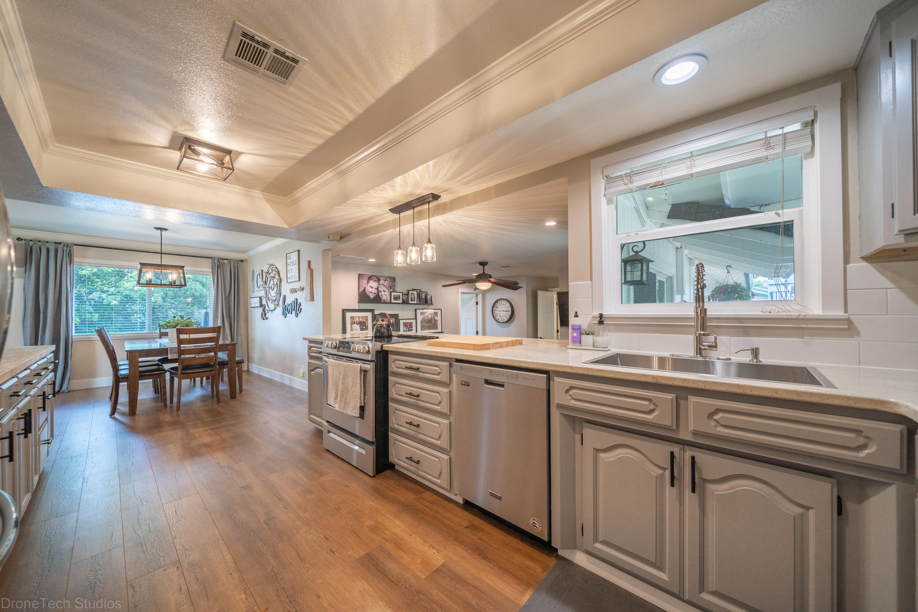 3689 Suzanne Way Redding, CA 96002 - Photo 16 of 58 3689 Suzanne Way-28